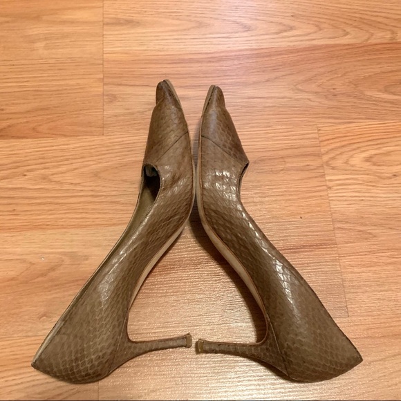 Manolo Blahnik Snakeskin Pointed Toe Pumps - 8 - Picture 2 of 8
